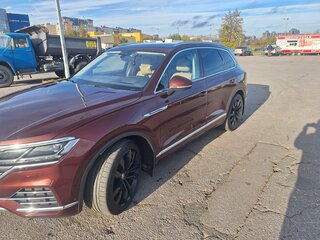 2019 Volkswagen Touareg III, пурпурный, 5800000 рублей, вид 4