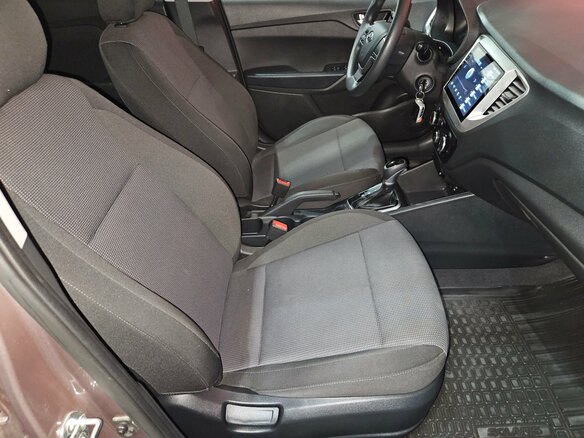 2021 Hyundai Solaris II Рестайлинг, коричневый, 1585000 рублей - вид 12