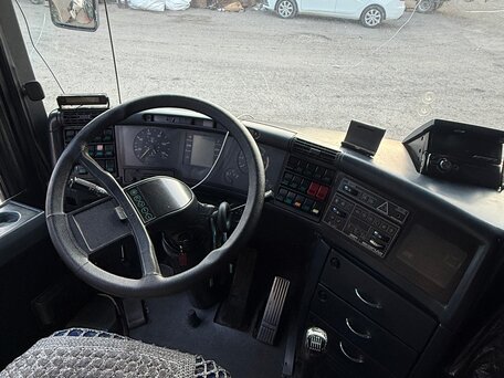 2000 Neoplan Cityliner, красный, 2000000 рублей, вид 2