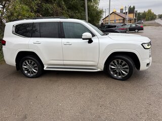 2022 Toyota Land Cruiser 300 Series, белый, 8790000 рублей, вид 4
