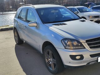 2007 Mercedes-Benz M-Класс 320 II (W164), серебристый, 850000 рублей, вид 3