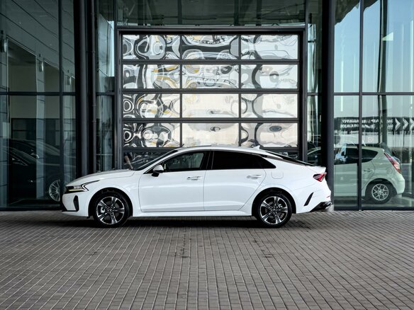 2024 Kia K5 III, белый - вид 3