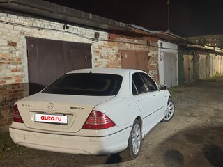 2001 Mercedes-Benz S-Класс 500 IV (W220), белый, 370000 рублей, вид 2