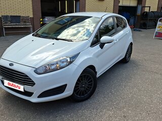 2019 Ford Fiesta Mk6 Рестайлинг, белый, 950000 рублей, вид 2