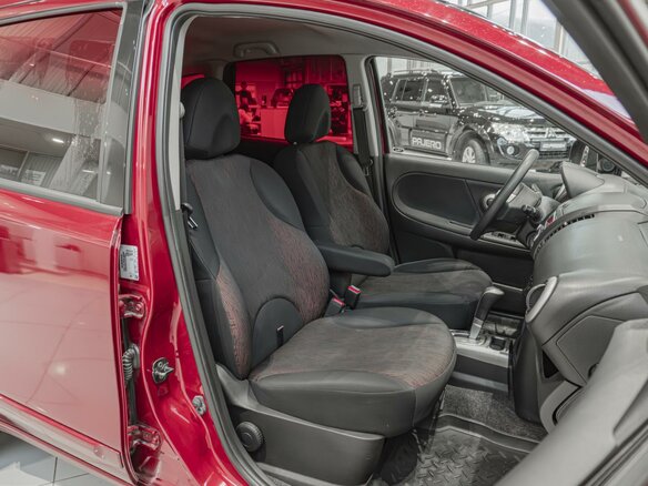 2011 Nissan Note I Рестайлинг, красный - вид 9