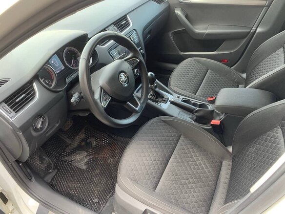 2017 Skoda Octavia III (A7), белый, 1170000 рублей - вид 18