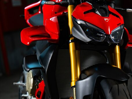 2026 Ducati Streetfighter V4, красный, 3450000 рублей, вид 5