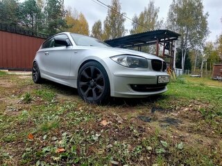 2010 BMW 1 серии 118d I (E81/E82/E87/E88) Рестайлинг, серебристый, 1050000 рублей, вид 2