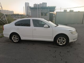 2012 Skoda Octavia II (A5) Рестайлинг, белый, 700000 рублей, вид 4