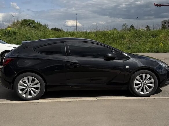 2013 Opel Astra GTC J Рестайлинг, чёрный, 910000 рублей - вид 2