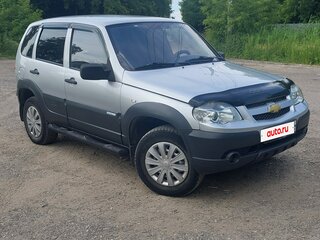2011 Chevrolet Niva I Рестайлинг, серебристый, 564000 рублей, вид 2