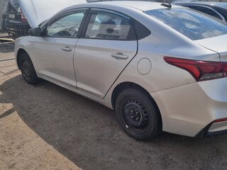 2019 Hyundai Solaris II, серебристый, 685000 рублей, вид 2