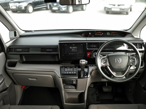 2020 Honda Stepwgn V Рестайлинг, белый, 2299000 рублей - вид 11