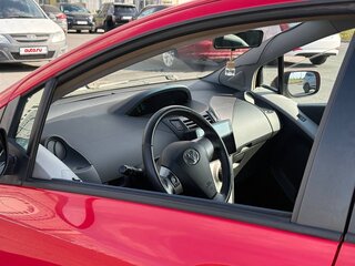 2008 Toyota Yaris Multimode II, красный, 450000 рублей, вид 4