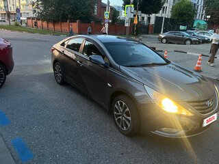 2011 Hyundai Sonata VI (YF), серый, 650000 рублей, вид 1