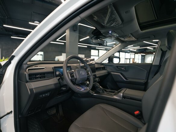 2026 Toyota RAV4 VI (XA60), белый, 4300000 рублей - вид 9