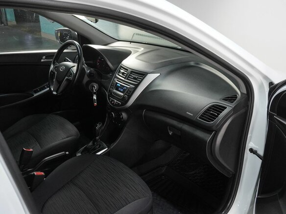 2016 Hyundai Solaris I Рестайлинг, белый, 1050000 рублей - вид 14