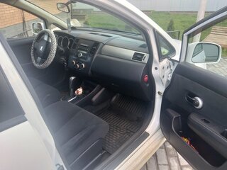 2013 Nissan Tiida I Рестайлинг, белый, 750000 рублей, вид 4