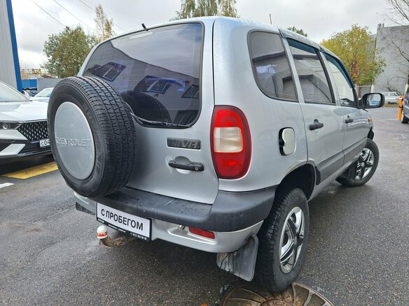2004 Chevrolet Niva I, серебристый, 315000 рублей - вид 3