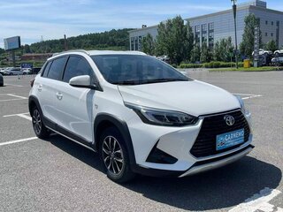 2022 Toyota Yaris IV, белый, 1395000 рублей, вид 1