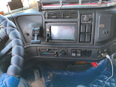 1999 Volvo FH, пурпурный, 2100000 рублей, вид 3