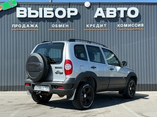 2016 Chevrolet Niva I Рестайлинг, серебристый, 779000 рублей, вид 2