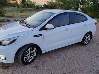 2015 Kia Rio III Рестайлинг, белый, 1200000 рублей, вид 5