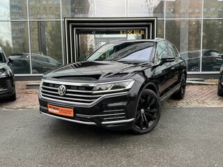 2019 Volkswagen Touareg III, чёрный, 4055000 рублей, вид 1