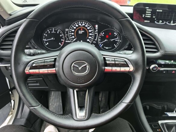 2022 Mazda 3 Axela IV (BP), белый, 1340000 рублей - вид 13