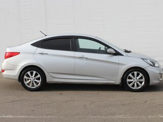 2011 Hyundai Solaris I, серебристый, 795000 рублей, вид 4