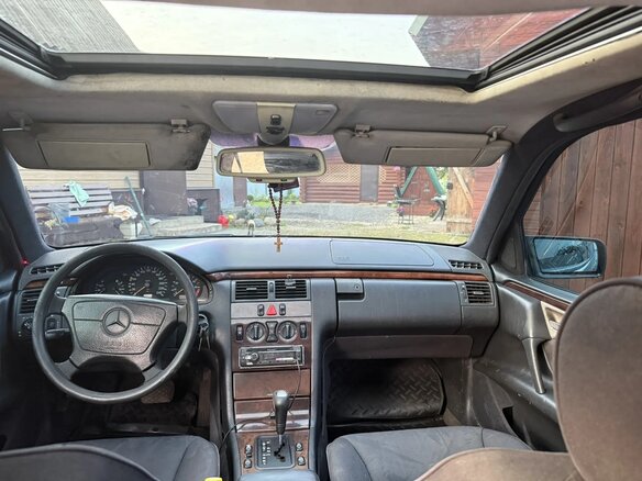 1996 Mercedes-Benz E-Класс 230 II (W210, S210), чёрный - вид 11