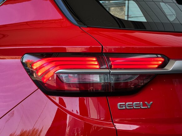 2021 Geely Coolray I, красный, 1680000 рублей - вид 10