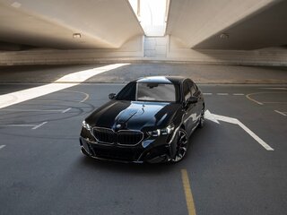 2026 BMW 5 серии 530i xDrive VIII (G60/G61/G68), чёрный, 6500000 рублей, вид 2