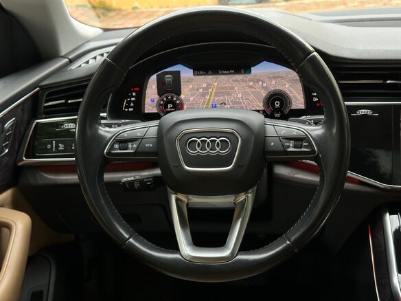 2018 Audi Q8 55 TFSI I (4M), синий, 3900000 рублей - вид 13