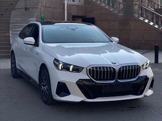 2024 BMW 5 серии 520i VIII (G60/G61/G68), белый, 6700066 рублей, вид 1
