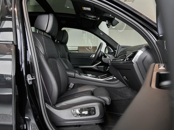 2025 BMW X7 M60i I (G07) Рестайлинг, чёрный, 18500000 рублей - вид 8