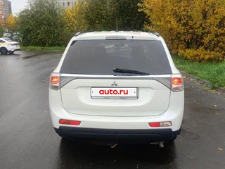 2013 Mitsubishi Outlander III, белый, 1200000 рублей, вид 3