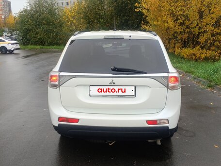 2013 Mitsubishi Outlander III, белый, 1200000 рублей, вид 3