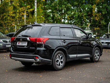 2017 Mitsubishi Outlander III Рестайлинг 2, чёрный, 1350000 рублей, вид 2