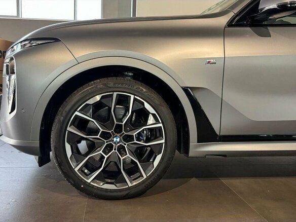 2025 BMW X7 40d I (G07) Рестайлинг, серебристый, 14404000 рублей - вид 5