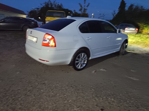 2013 Skoda Octavia II (A5) Рестайлинг, белый, 600000 рублей - вид 6