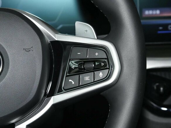 2025 BMW 2 серии 220i G42 Рестайлинг, чёрный, 6325000 рублей - вид 11