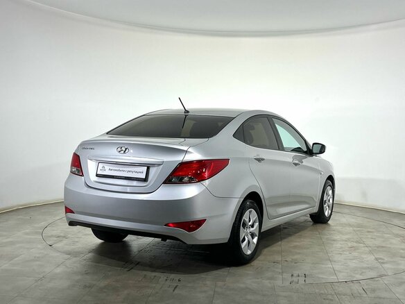 2016 Hyundai Solaris I Рестайлинг, серебристый, 1100000 рублей - вид 4