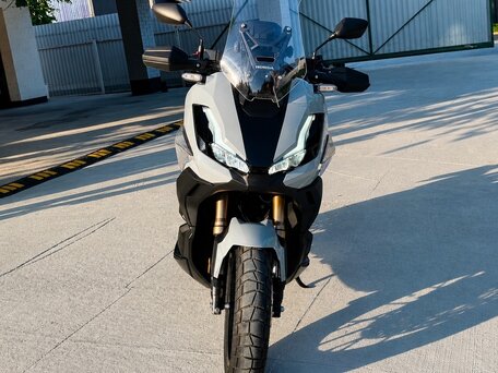 2024 Honda ADV350, серебристый, 1099000 рублей, вид 1