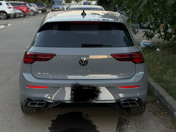 2023 Volkswagen Golf VIII, серый, 1850000 рублей - вид 3