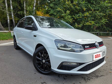 2018 Volkswagen Polo V Рестайлинг, белый, 1650000 рублей, вид 3
