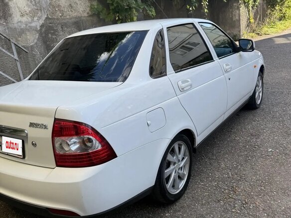 2015 Lada (ВАЗ) Priora I Рестайлинг, белый, 760000 рублей - вид 5