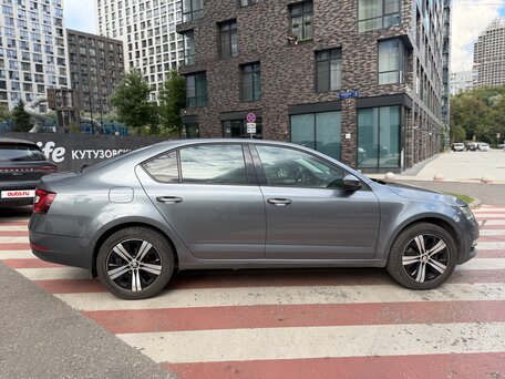 2019 Skoda Octavia III (A7) Рестайлинг, серый, 1700000 рублей, вид 4