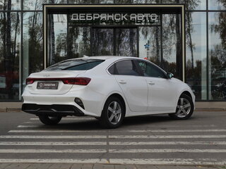2021 Kia Cerato IV Рестайлинг, белый, 2340000 рублей, вид 3
