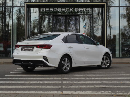 2021 Kia Cerato IV Рестайлинг, белый, 2395000 рублей, вид 3